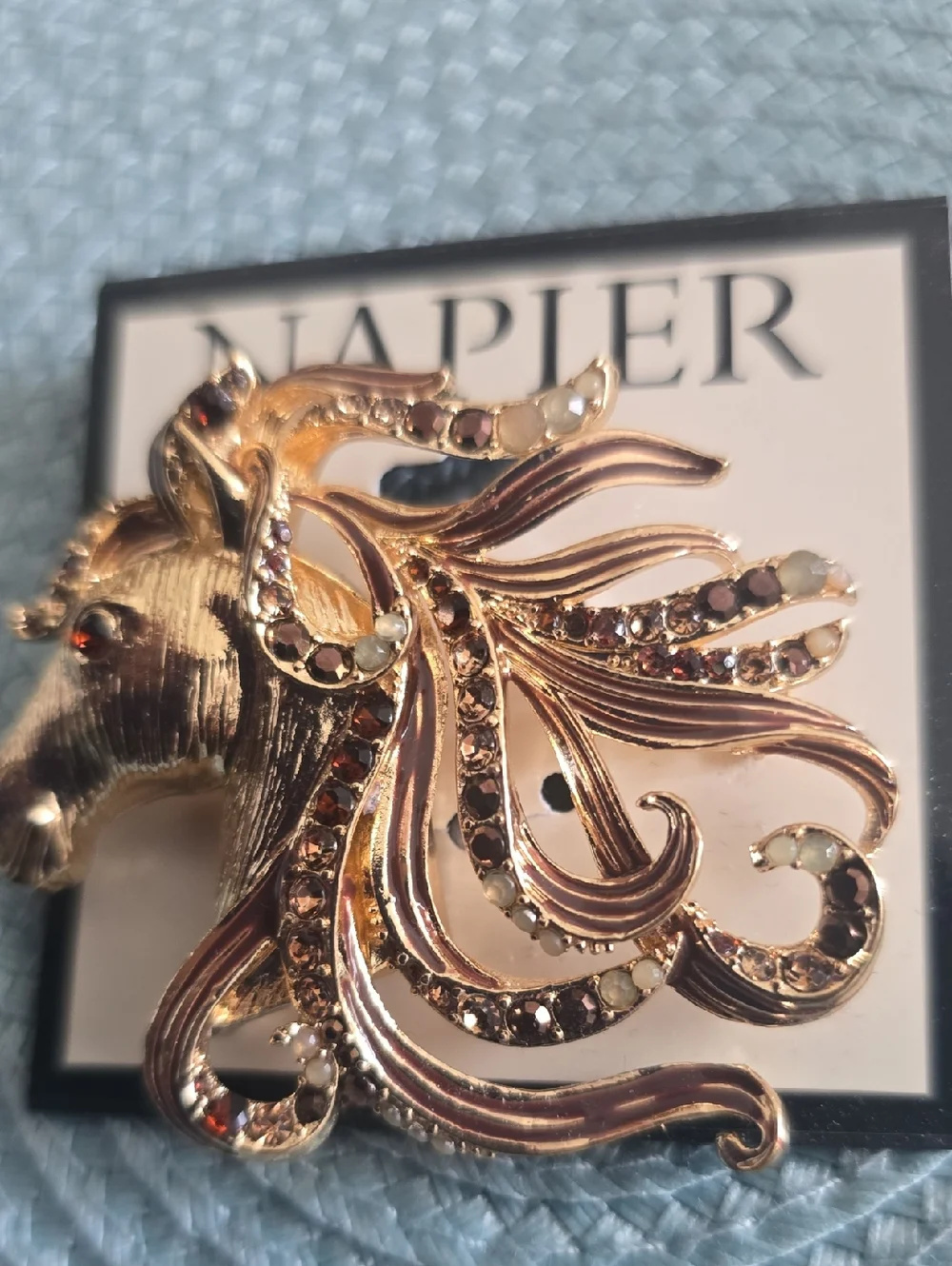 NAPIER BRAND BEAUTIFUL GOLDTONE HORSE FASHION JEWELRY PIN BROOCH